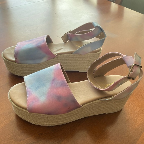 Qupid Barbie-Inspired Pink and Blue Platform Sandals Size 7 - Picture 2 of 2